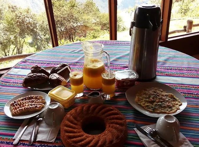 Llactapata Overlooking Machu Picchu - - Restaurant * Santa Teresa (Cusco)