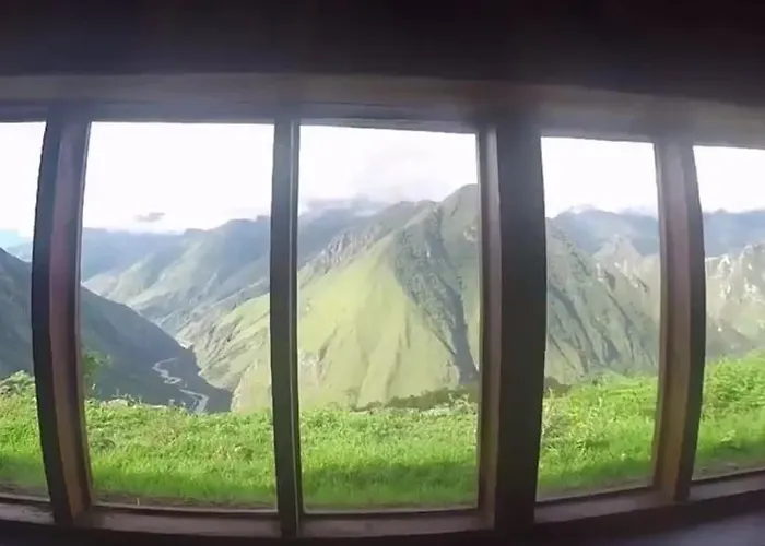 Llactapata Overlooking Machu Picchu - - Restaurant Lodge