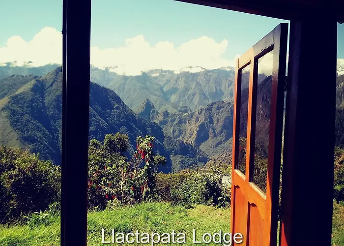 Llactapata Overlooking Machu Picchu - - Restaurant * Santa Teresa (Cusco)