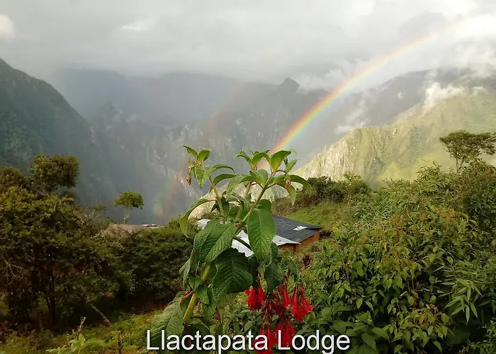 Llactapata Overlooking Machu Picchu - - Restaurant * Santa Teresa (Cusco)
