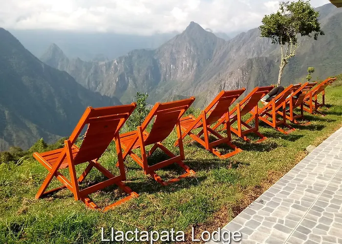 Llactapata Overlooking Machu Picchu - - Restaurant Lodge