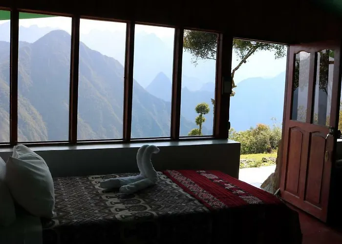 Llactapata Overlooking Machu Picchu - - Restaurant Lodge *