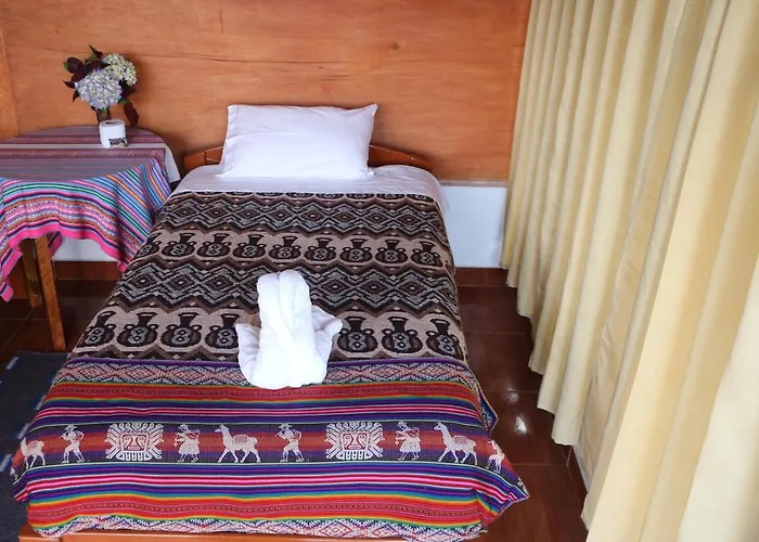 Llactapata Overlooking Machu Picchu - - Restaurant * Santa Teresa (Cusco)